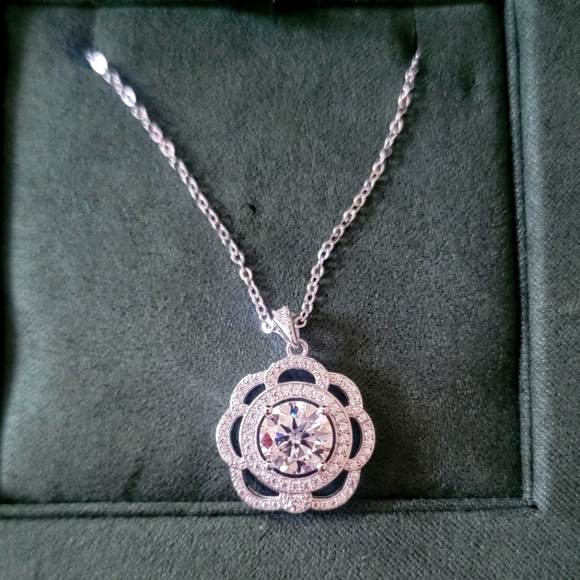 925 Sterling Silver certified 2ct Moissanite diamond pendant necklace - Picture 1 of 8